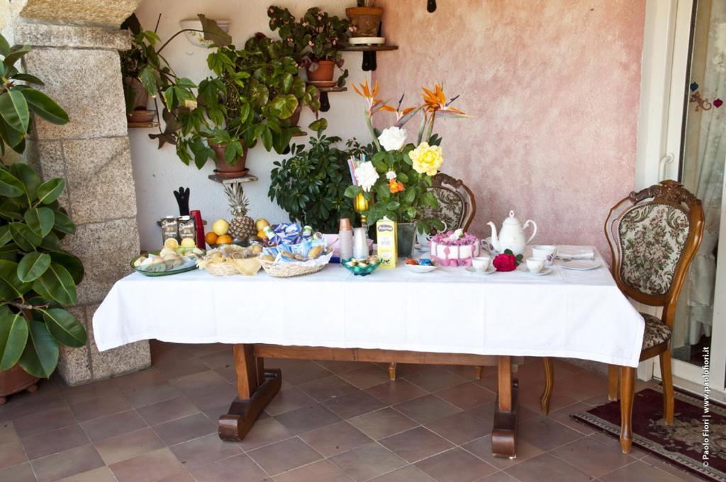 Bed And Breakfast Li Paduli Alvi Cannigione Exterior foto